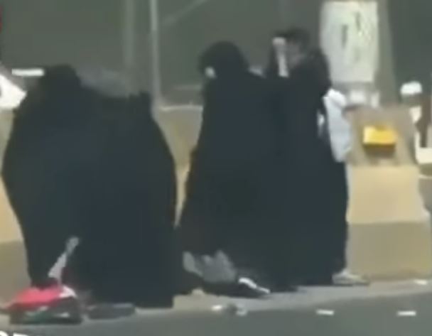 Regardez une vidéo très choquante de 5 femmes vêtues de Niqabs en Arabie Saoudite!
