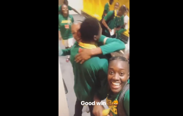 Yacine Diop chauffe l’ambiance dans les vestiaires en chahutant Cheikh Sarr et Astou Traoré