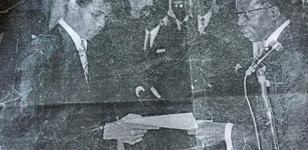 Photo : Bruno Diatta recevait le décret des mains de Léopold Senghor