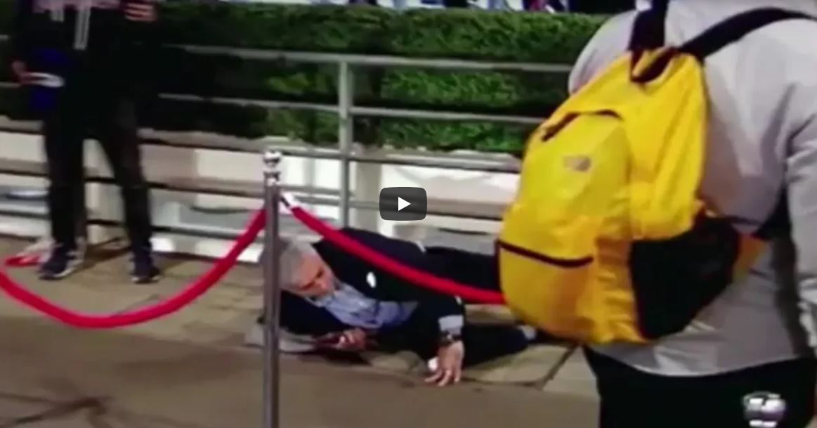 Vidéo insolite – l’énorme chute de José Mourinho à Wembley