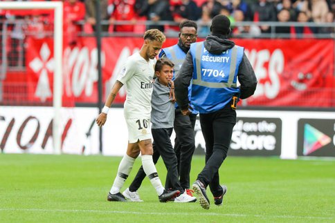 Vidéo – Ligue 1 – Neymar devient la cible N°1 des gamins !