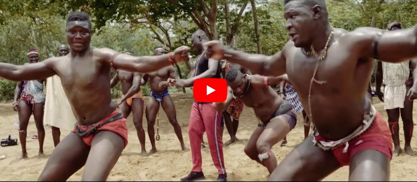 Vidéo : Yékini réapparaît dans le nouveau clip de Pape Diouf. Regardez !