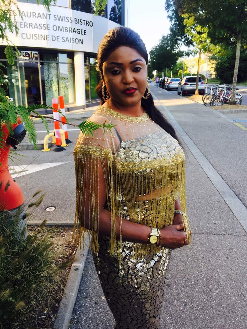 Photos+Vidéo : Alima Ndione a brillé à Genève. Admirez sa tenue chic