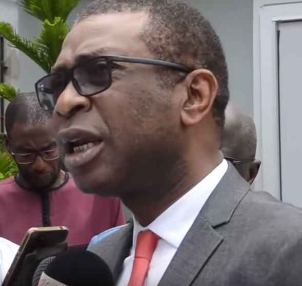 Vidéo – Youssou Ndour à Mamoudou I. Kane et Alassane S. Diop : « Naalène soutenir naaléne diapeu fépeu fooléne nék »