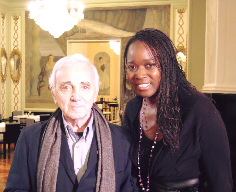 Arrêt sur image: La chanteuse Sénégalaise Awa Ly en compagnie de feu Charles Aznavour
