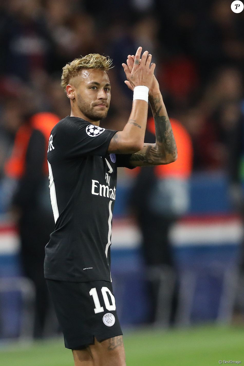 PSG -Dani Alves » Neymar est exceptionnel, mais parfois il perd son sang-froid »
