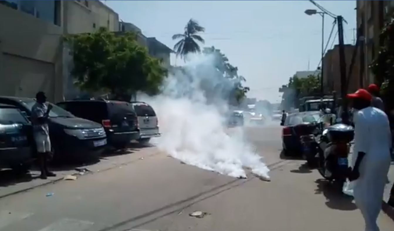 Vidéo: Le point de presse de « Auchan dégage » dispersé à coups de lacrymogène…