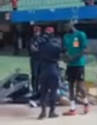 (Vidéo) Foot: Ce geste de Cheikhou Kouyaté pour faire libérer deux jeunes supporters attrapés par des policiers