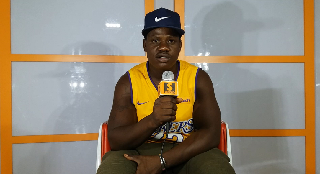 Senego TV : Le lutteur Cybor Titi Diol accusé d&rsquo;être un gigolo sort de son mutisme et menace de saisir la justice. Regardez !