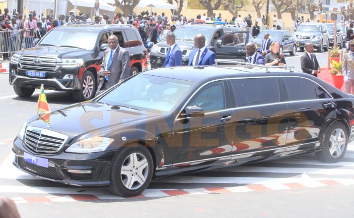 Vidéo – Magal Touba: la limousine de Macky Sall en panne d’essence…