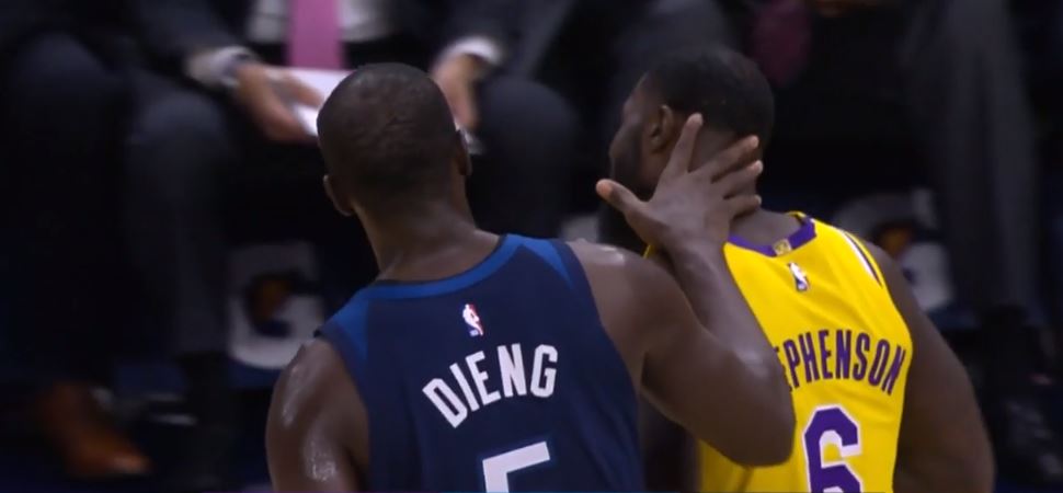 NBA – (7 Photos) – Regarder cette faute technique de Gorgui Sy Dieng sur un… Gorgui Sy Dieng, lance Stephensonn nba