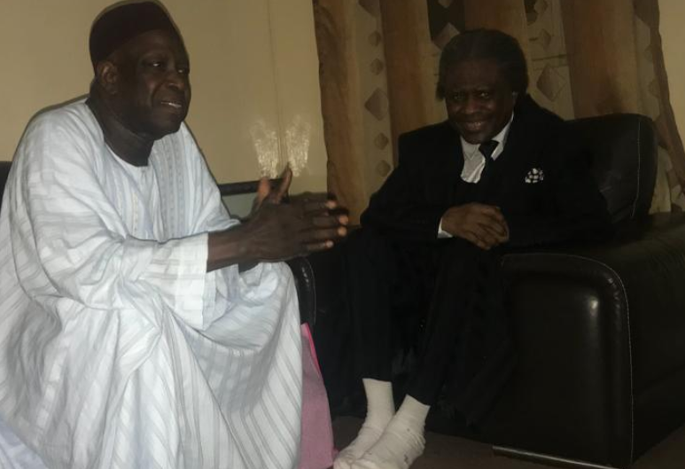 (15) Photos: Serigne Modou Kara chez Serigne Mansour Sy Djiamil