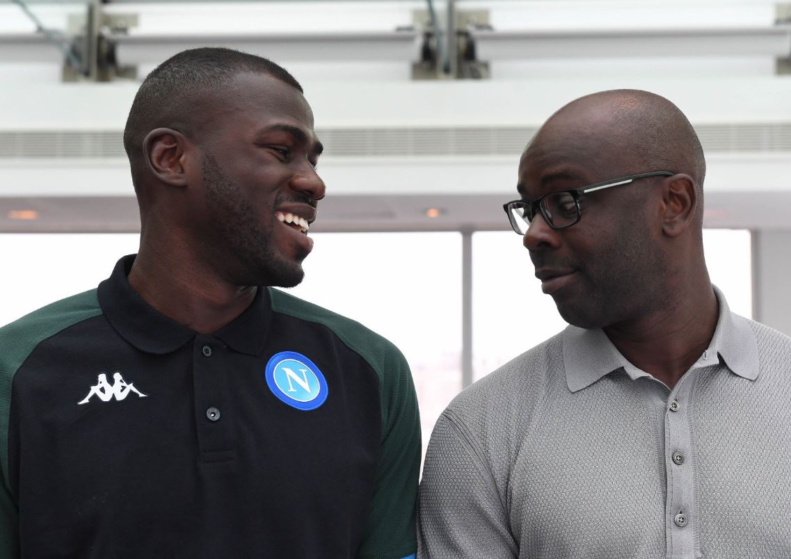 (08 Photos) Arrêt sur images – Naples: Lilian Thuram rend visite à Kalidou Koulibaly et…