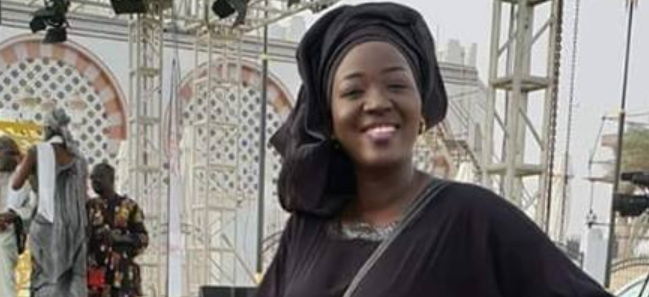 (Photos)- Magal oblige, regardez l’accoutrement de Faty Dieng, journaliste de la Tfm