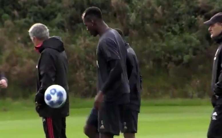 Manchester United: Pogba a salué tout le staff technique de MU sauf Mourinho Manchester United, Mourinho, Pogba