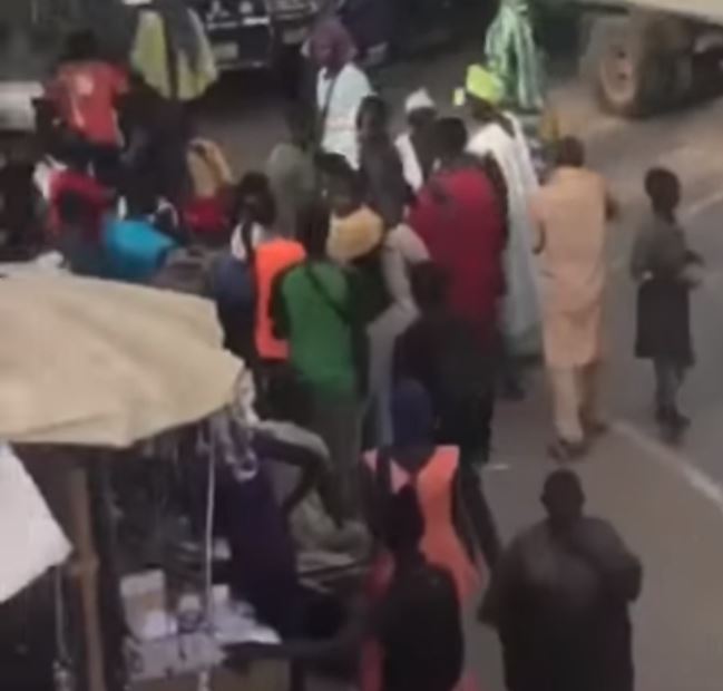 Vidéo – Touba: Querelle entre des fidèles juste pour un t-shirt de l’Apr. Regardez !