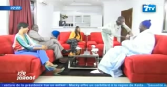Vidéo: Serigne Modou Bousso Dieng montre en direct 20 millions contenus dans ses poches…