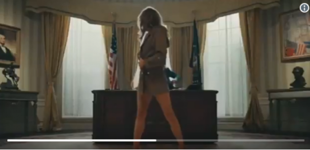 Du jamais vu –  Melania Trump  en strip-teaseuse: La vidéo affole la toile