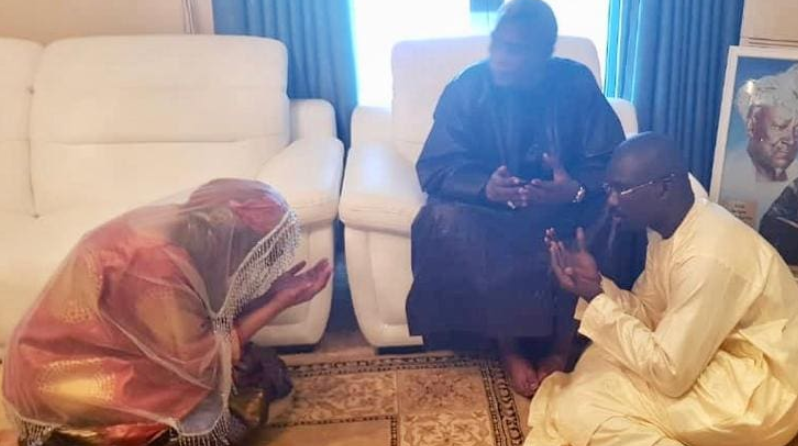 (Photos)-Touba : Viviane, Alassane Ndour et son mari chez Serigne Abdou karim Mbacké