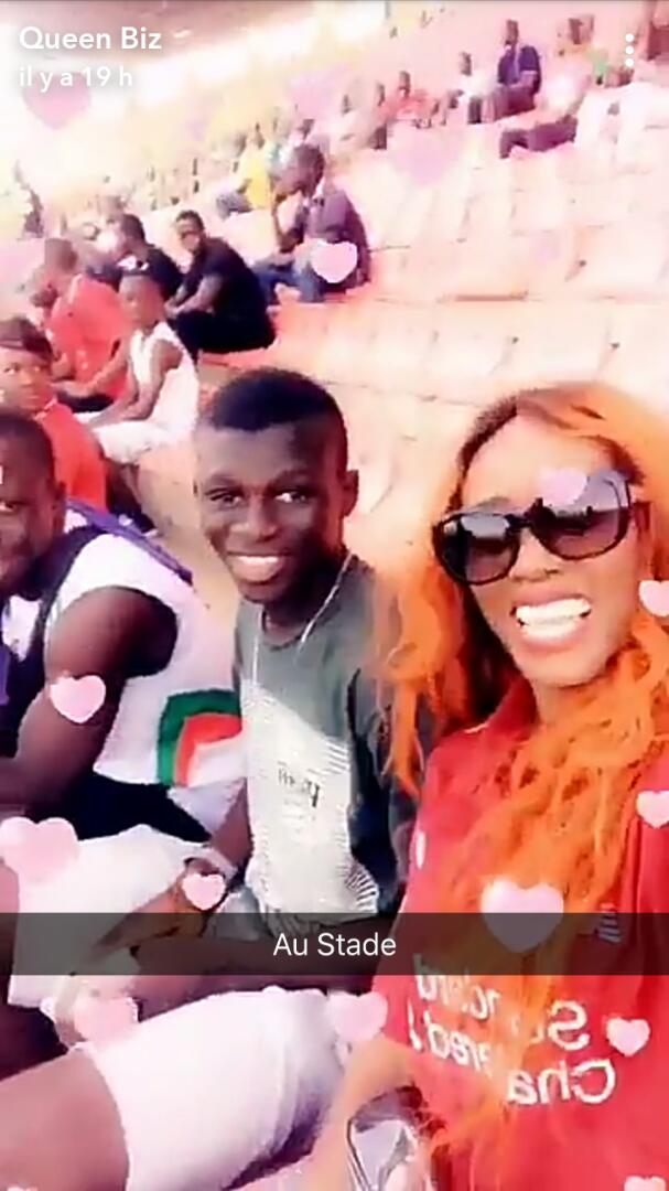 Match- Sénégal / Soudan (3-0) : Au stade, Queen Biz a chassé la poisse des Lions. Regardez !