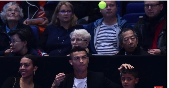Vidéo : Quand CR7 ramasse une balle en plein vol pour Novak Djokovic