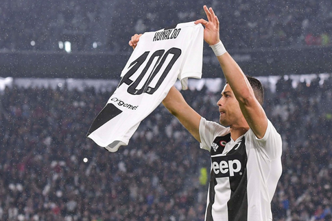 Photos – Cristiano Ronaldo honoré pour ses 400 buts record !