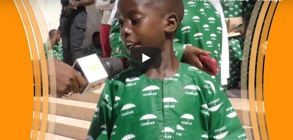 Senego TV – Coup de cœur du Gamou : Découvrez comment ce petit garçon rappelle à l’ordre les pèlerins.