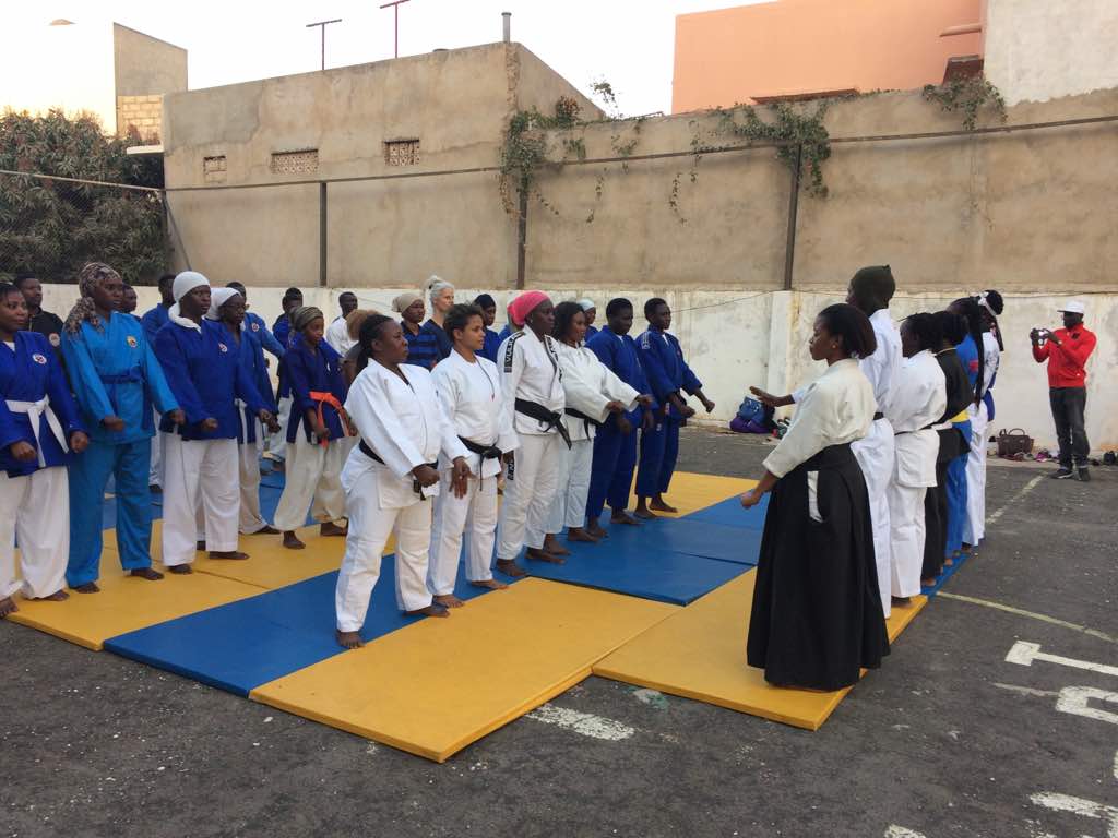 Audio: Par manque de maris, les femmes des arts martiaux menacent de marcher devant…..