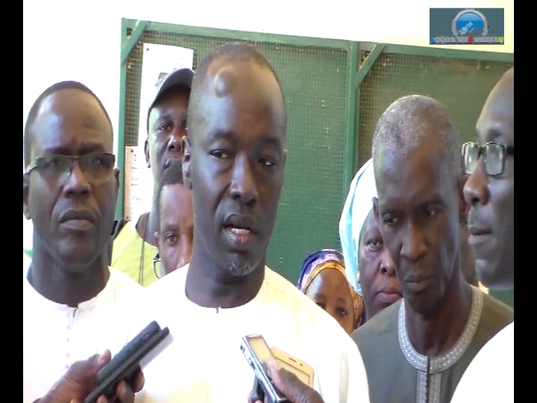 Vidéo – Louga : des anciens élèves du Lycée Malick Sall casquent près de 2 millions en matériel…