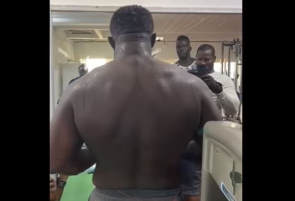 Vidéo-Apres Modou Lô, Balla Gaye2 affiche aussi ses muscles…