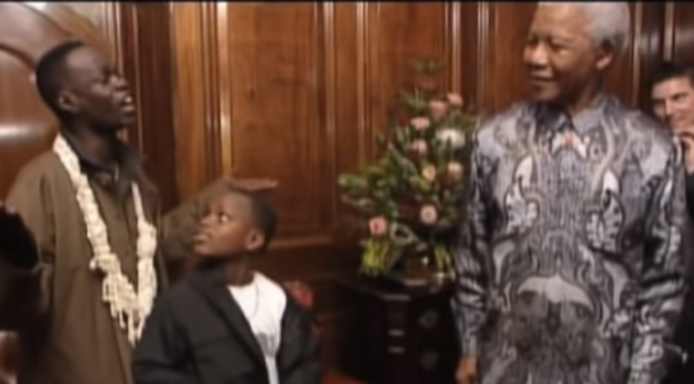 Vidéo: Quand Baaba Maal chantait devant un Nelson Mandela émerveillé