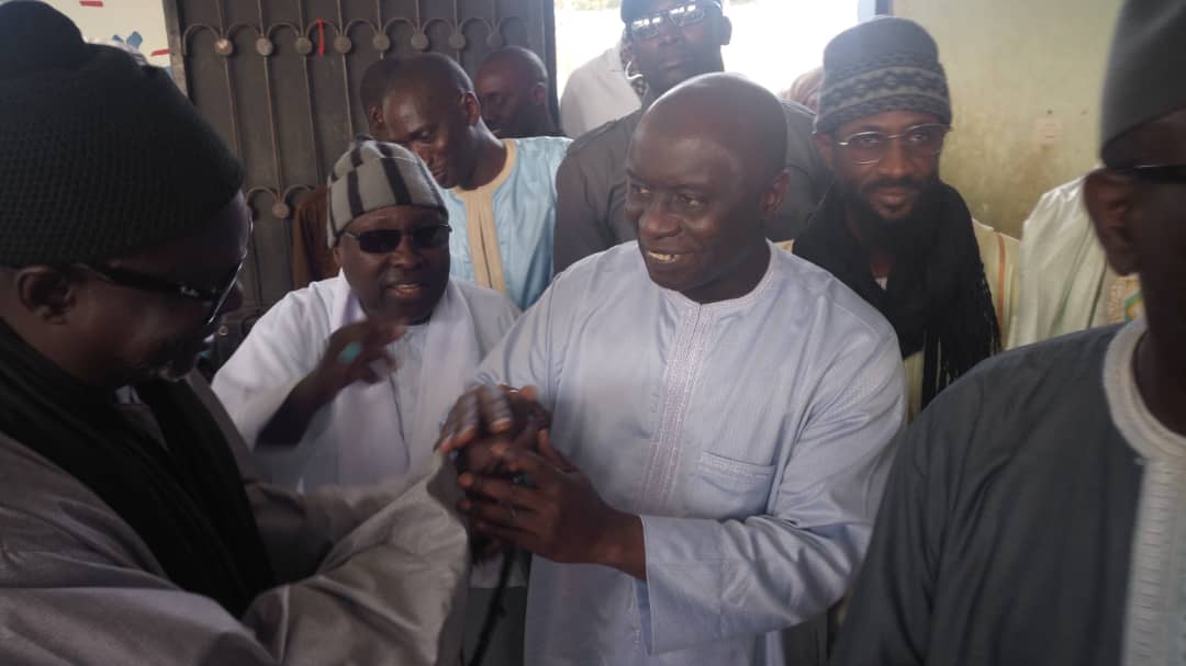 (04 photos) – Présidentielle 2019 : Idrissa Seck présentement à Yeumbeul pour…