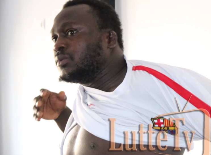 Vidéo-incroyable: Modou Lô exhibe ses muscles et lance un avertissement à Balla Gaye 2