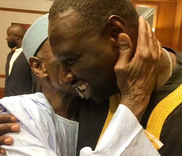 L’acteur Omar Sy retrouve son père au Sénégal…