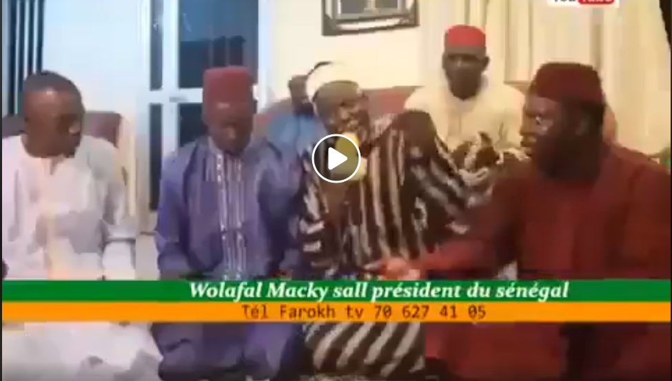 Vidéo – Du jamais vu: En mode Dahira, ces disciples chantent les éloges de Macky Sall