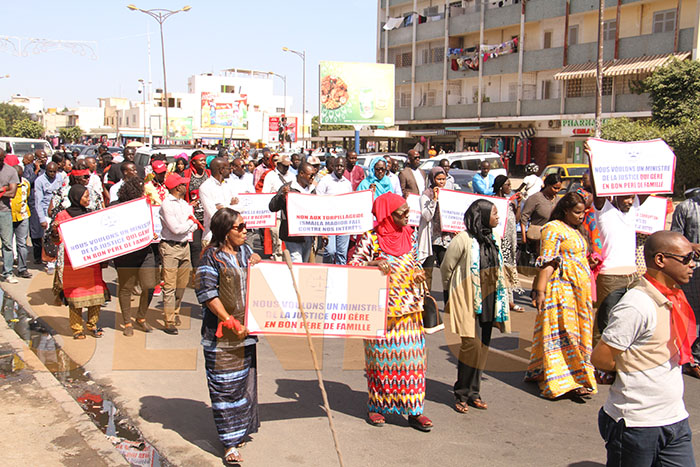 (18 Photos) – La marche des Greffiers dans les rues de Dakar…