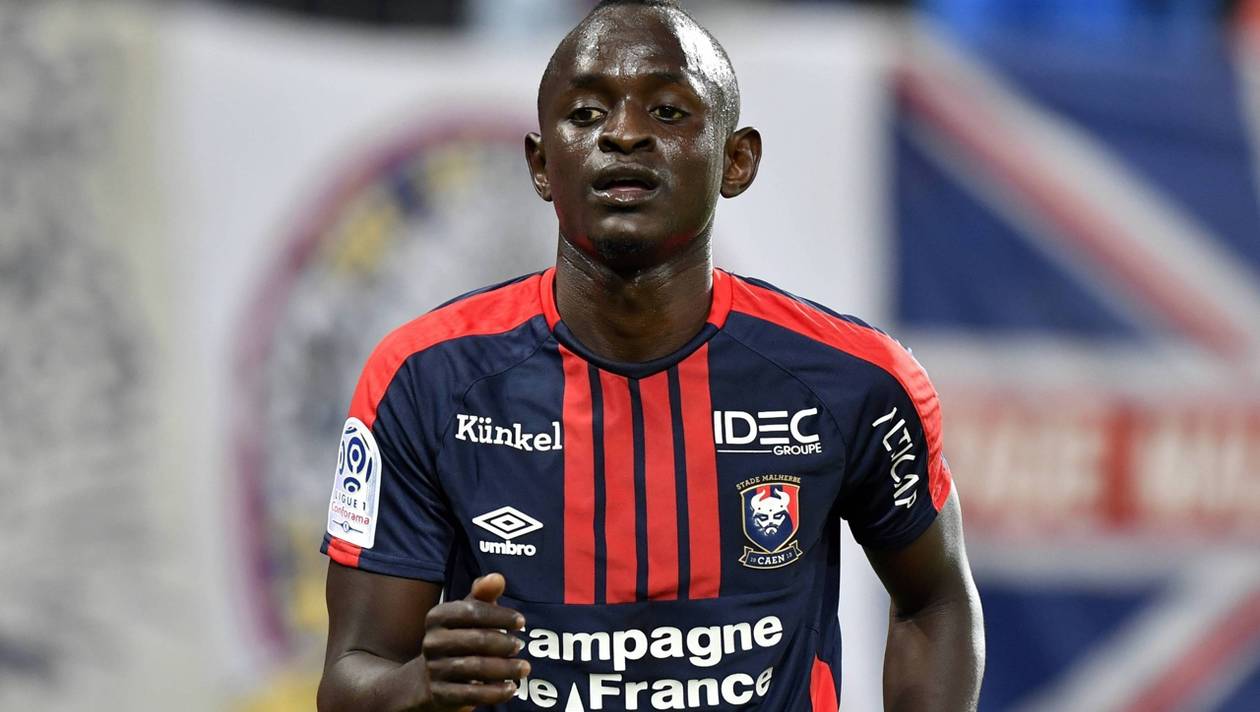 Vidéo – Caen: Adama Mbengue marque un magnifique coup franc contre Viry-Chatillon