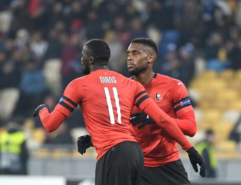 Vidéo: Le coup de Canon de Mbaye Niang pour réduire le score contre Guingamp
