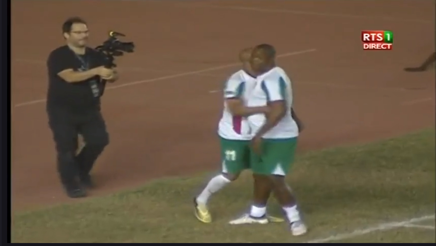 (Vidéo) Caf Awards – Lions 2002 vs Légendes CAF: Mamadou Diallo double la mise (2-1)