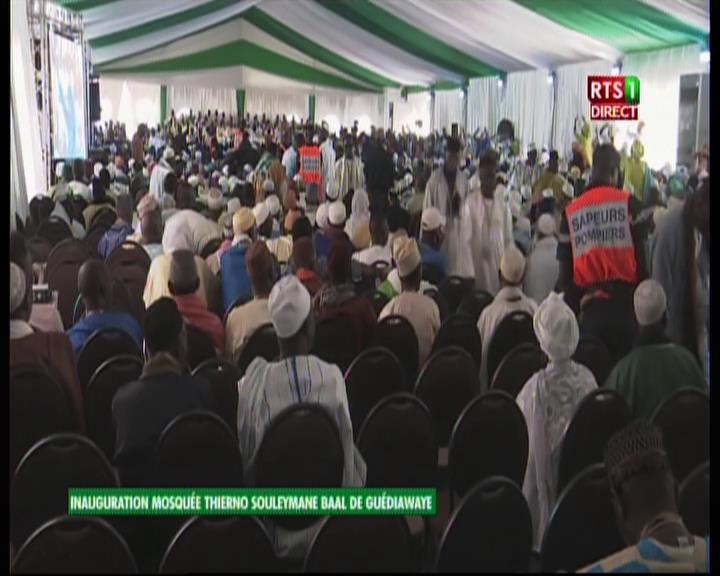 Vidéo – Un grand show à l&rsquo;inauguration de la mosquée de Guédiawaye: « Macky yaa yeungueul gueusseum… »