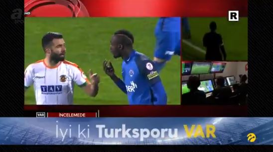 Vidéo – Kasimpasa: Insulté, Mbaye Diagne fait un crachat qui risque de lui coûter cher