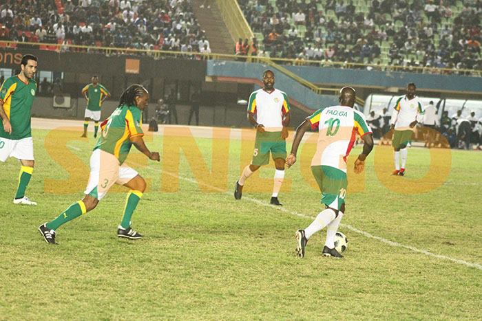 (52 Photos) – Revivez en images le match de gala des Lions de 2002 et les légendes de la CAF. Regardez !
