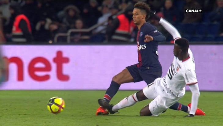 PSG-Rennes : L’arbitre sort du silence et déclare qu’il aurait dû « exclure Mbaye Niang »