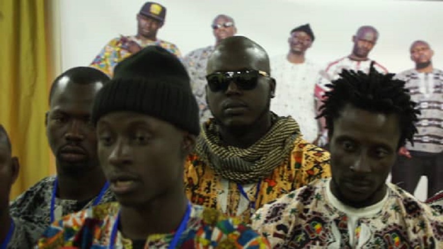 Vidéo: Le groupe de rap Mbong Dong s’en prend au Mouvement y’en a marre… Regardez