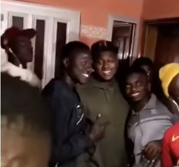 (Vidéo) Lutte: Modou Lô reçoit ses fans et leur offre des …