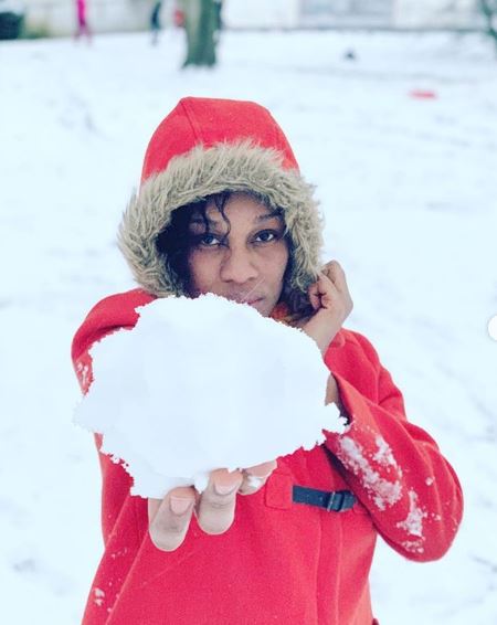 (06 Photos) Ndeye Ndack se défoule sur la neige avec…