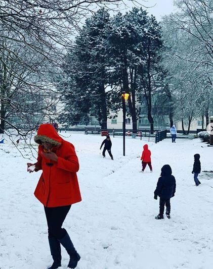 (06 Photos) Ndeye Ndack se défoule sur la neige avec…