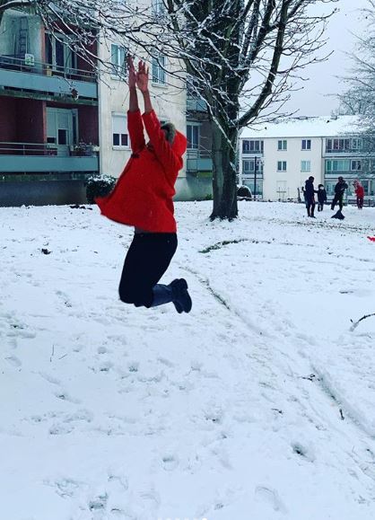 (06 Photos) Ndeye Ndack se défoule sur la neige avec…