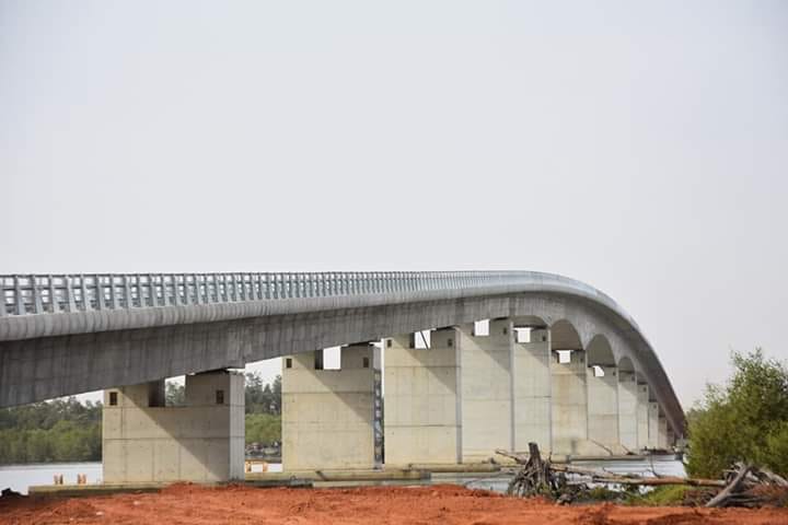 En image: Le pont de la Sénégambie presque terminé… Regardez