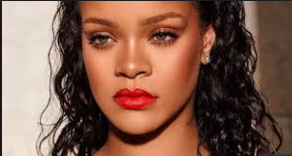 Rihanna poursuit son père en justice à cause de...